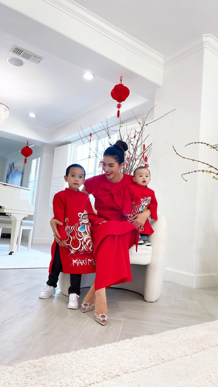 3 mẹ con Phạm Hương quây quần ngày Tết: Fan mỏi mòn vẫn không thấy ông xã lộ diện Ảnh 4