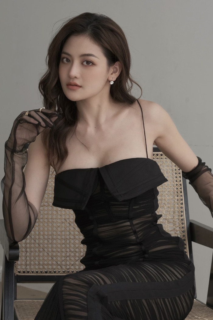 Thùy Anh dần chuyển mình sang hình ảnh xinh đẹp, nóng bỏng hơn