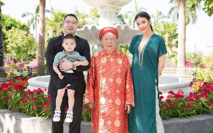 Lan Khuê - Tuấn John công khai chân dung quý tử, dung mạo tiểu thiếu gia giống bố như đúc Ảnh 2
