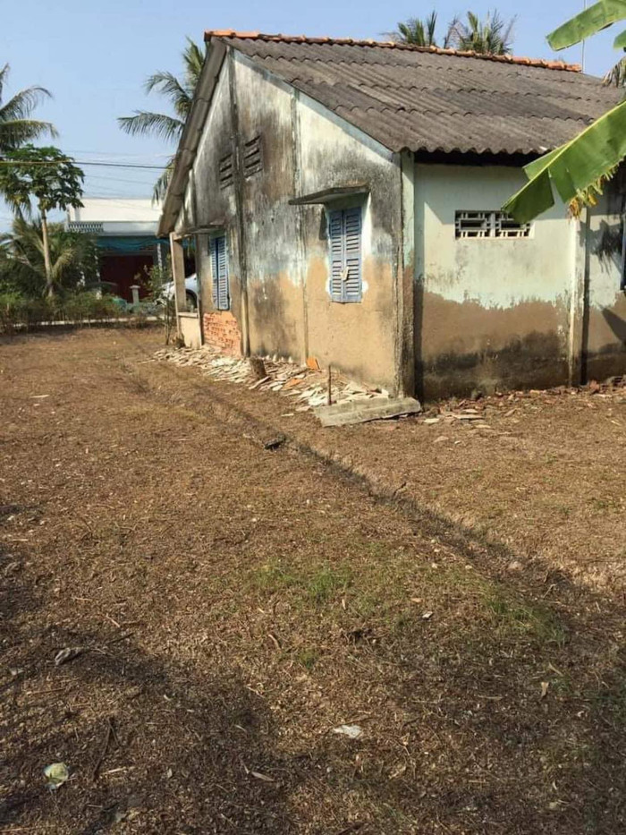 Hồ Văn Cường ăn Tết ở quê: Fan chạnh lòng vì ngôi nhà đã quá cũ, tường gạch bong tróc lổm chổm Ảnh 4