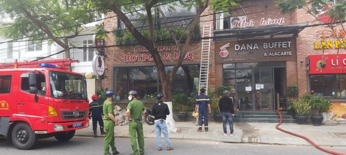 Thời điểm xảy ra vụ cháy, nhà hàng nghỉ Tết, không có người. Ảnh: (Người lao động).