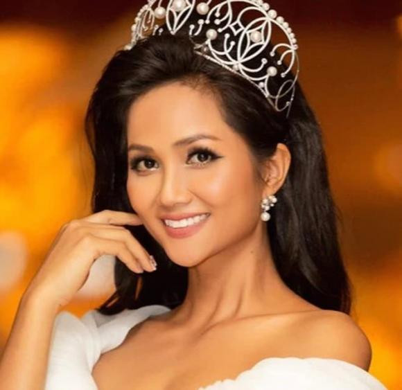 Những lần sao Việt dính nghi án dao kéo vì gương mặt khác lạ: Hiền Hồ thứ hai thì không ai thứ nhất Ảnh 9