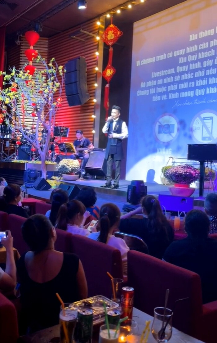 Mr. Đàm trong đêm nhạc tối mùng 1 Tết Nguyên đán