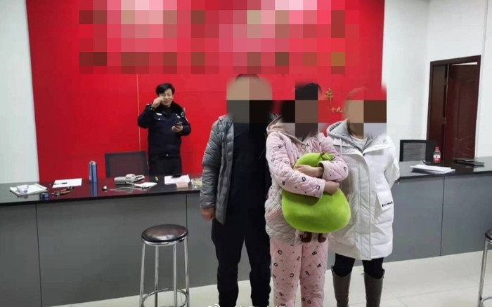 Đêm giao thừa, bé gái đến đồn cảnh sát đòi đổi bố mẹ, nguyên do khiến nhiều người suy ngẫm Ảnh 2