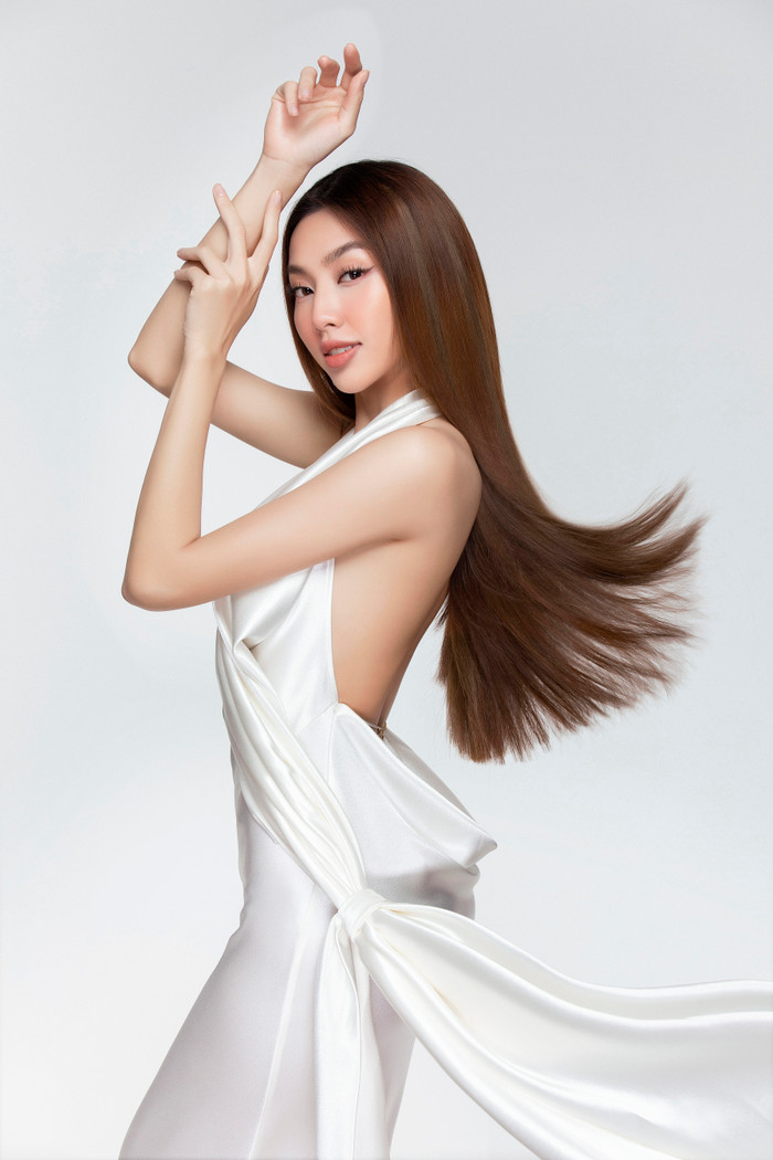 Hoa hậu Thùy Tiên ra mắt bộ ảnh 'mang vương miện về cho mẹ': Đẹp trong veo - xinh ngây ngất Ảnh 8