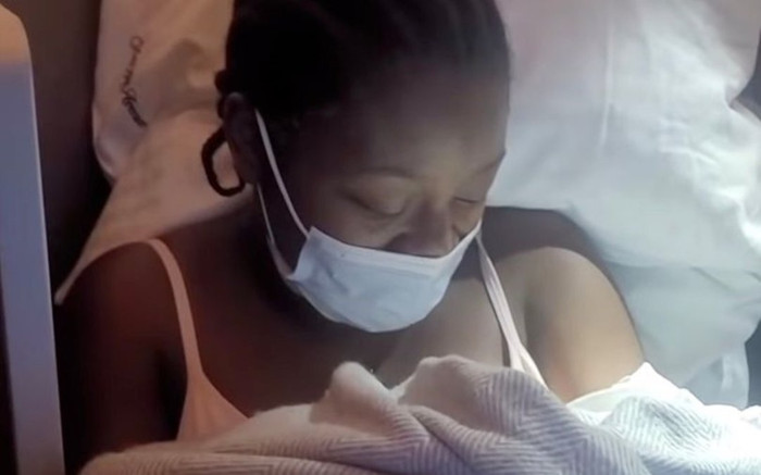 Bất ngờ sinh con trên máy bay xuyên Đại Tây Dương ở độ cao hơn 9.000 mét Ảnh 2