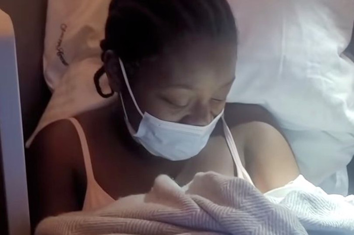 Bất ngờ sinh con trên máy bay xuyên Đại Tây Dương ở độ cao hơn 9.000 mét Ảnh 3