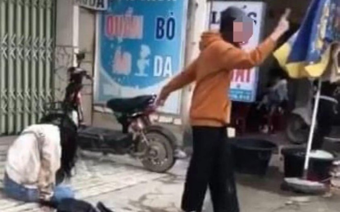 Thiếu nữ say xỉn, vừa khóc vừa chỉ tay cán bộ công an nói: 'Cháu méc mẹ, chú bắt nạt cháu' Ảnh 2