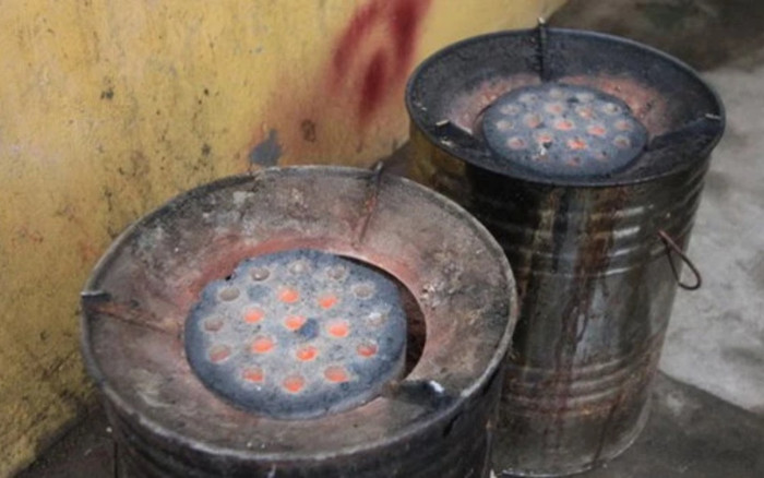 Sưởi ấm bằng than tổ ong dịp Tết khiến 2 bà cháu tử vong, 2 mẹ con nguy kịch Ảnh 2