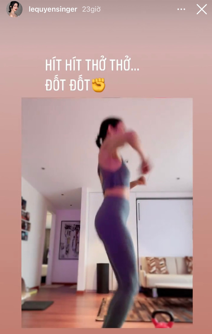 Bên cạnh việc 'lên đồ: check-in dịp Tết, thưởng thức các món ăn đặc trưng , Lệ Quyên vẫn không quên đồng hành với việc giảm cân.