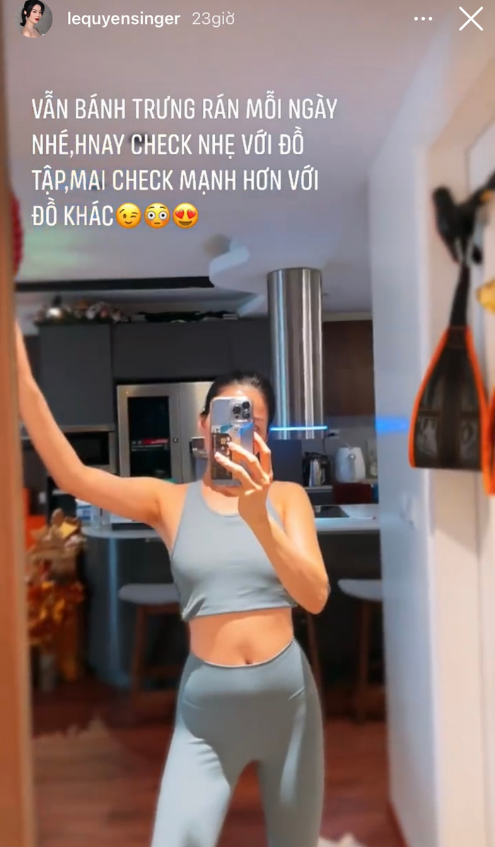 Ngay sau đó, dân tình liền soi được chiếc bụng mỡ của nữ ca sĩ.