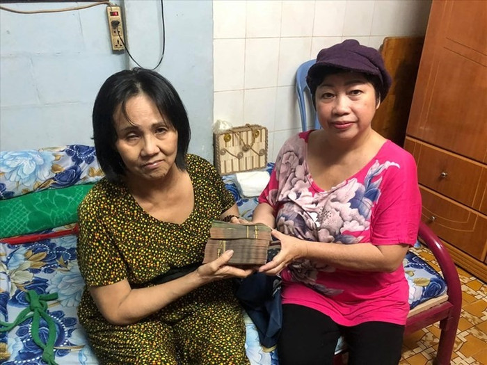 Khung cảnh vắng lặng trong đám tang cố nghệ sĩ Hoàng Lan khiến ai nấy cũng chạnh lòng Ảnh 6