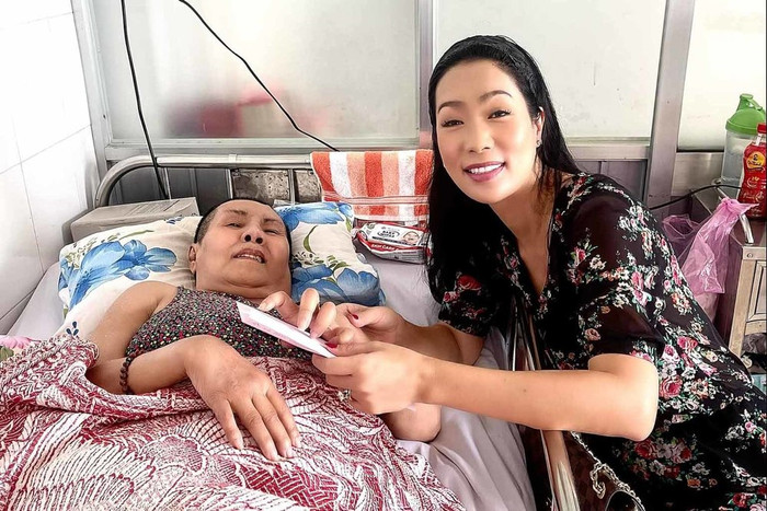 Khung cảnh vắng lặng trong đám tang cố nghệ sĩ Hoàng Lan khiến ai nấy cũng chạnh lòng Ảnh 5