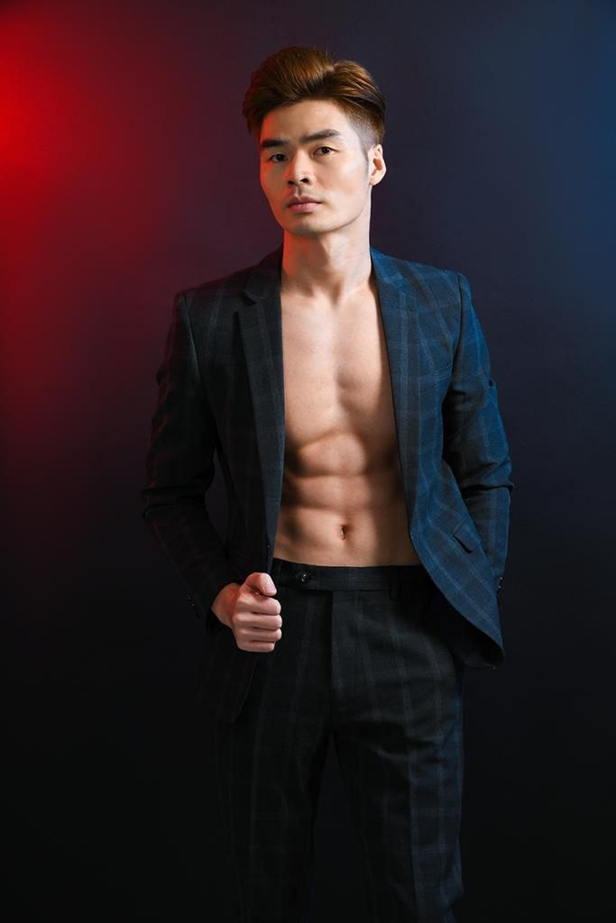 Trai đẹp bán cá viên chiên 'gây bão' mạng xã hội vì cơ bắp Ảnh 5