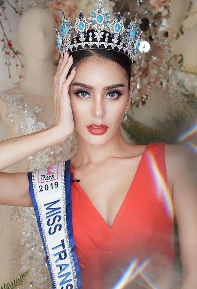 Sau 6 năm đăng quang, Trithipnipa Thippaphada bất ngờ phẫu thuật trở lại thành nam.