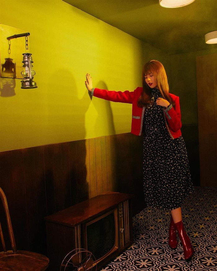 Qua mỗi mùng, chân dài Trà Vinh lại có một concept khác nhau, nhưng tựu trung đều rất nhã nhặn, nền nã. 