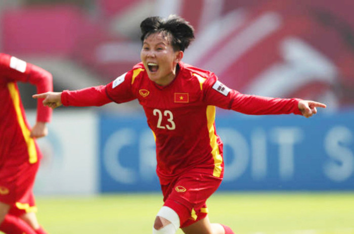 Bíc Thuỳ ghi bàn nâng tỷ số 2-1.