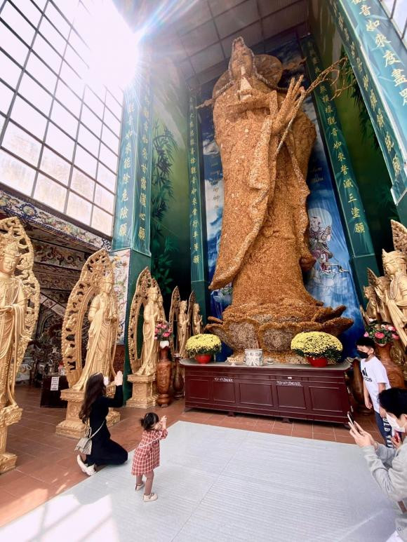 Tuy nhiên, dáng đứng có chút 'sai sai'