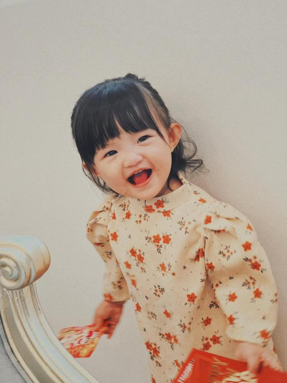 Nụ cười tít mắt của Winnie đốn tim cư dân mạng