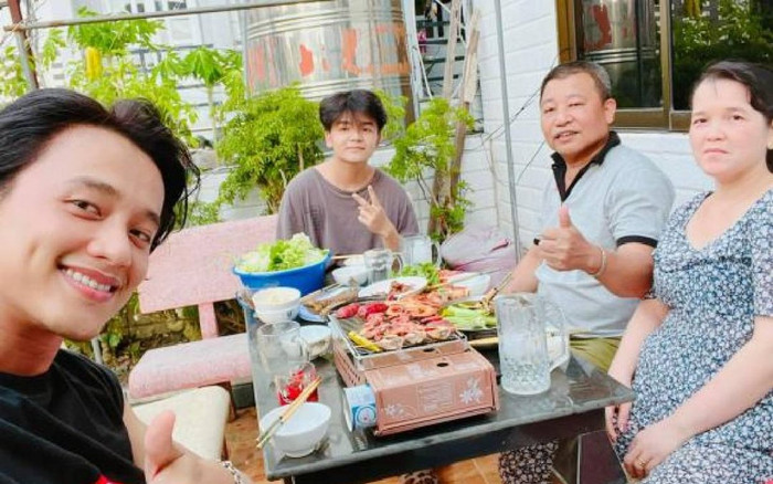 Mai Tài Phến đăng ảnh cùng gia đình, netizen đồng loạt gọi tên Mỹ Tâm kèm câu hỏi 'cực gắt' Ảnh 2