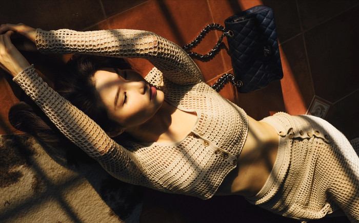 Diễm My 9x diện váy mỏng như lưới đánh cá, khoe triệt để đường cong lượn sóng Ảnh 2