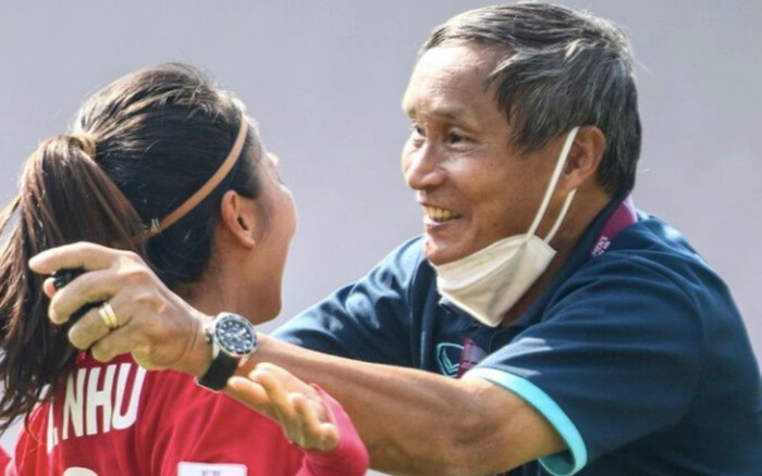 Ông Chung 'gái' nghỉ dẫn dắt tuyển Việt Nam: Kiatisuk của bóng đá nữ ĐNÁ lên thay? Ảnh 2