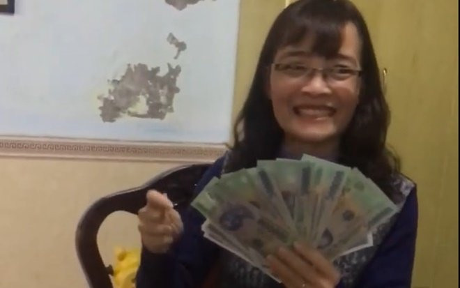 Về chúc Tết cô giáo chủ nhiệm cũ, mỗi học sinh được lì xì tận 500k khiến dân tình mắt tròn mắt dẹt Ảnh 2