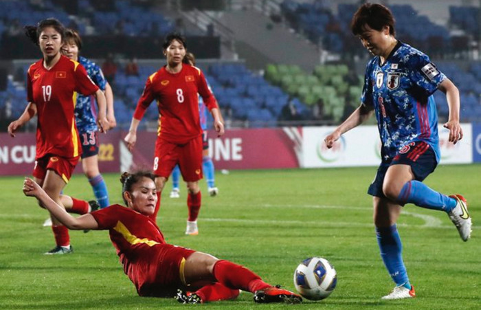 Khó khăn bủa vây nhưng tuyển nữ Việt Nam không bỏ cuộc, chiến đấu hết mình theo đúng nghĩa còn nước còn tát.