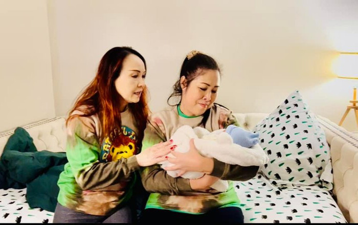 NSND Hồng Vân hạnh phúc lần đầu khoe cháu ngoại ở Mỹ Ảnh 2