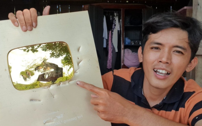 Sang Vlog bức xúc khi bị trộm viếng thăm hôm mùng 5 Tết, lấy hết tiền, phá nát cả nút YouTube vàng Ảnh 2