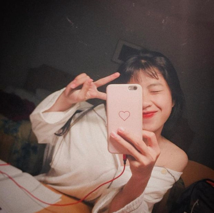 Trước vẻ đẹp của Thanh Nhã, không ít người trình… “sổ hộ nghèo” để được ưu tiên làm quen cô.