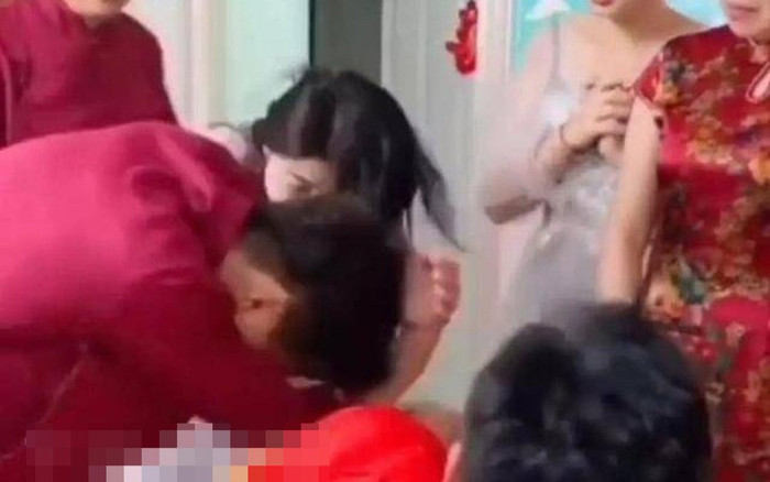 Vừa thấy mặt phù rể, phù dâu bỗng 'hoá điên' lao vào đánh tới tấp, lý do khiến ai cũng ngỡ ngàng Ảnh 2