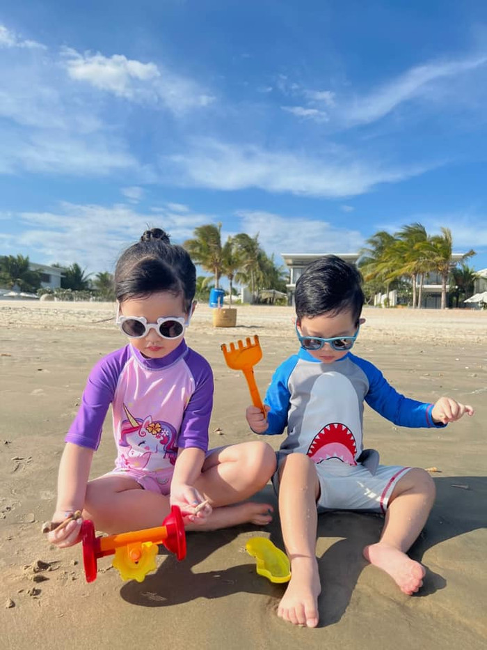 Hai nhóc tì nhà Đặng Thu Thảo sở hữu vẻ ngoài lanh lợi và đáng yêu.