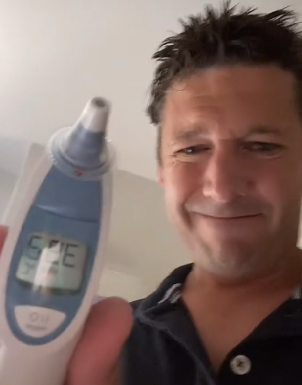 Bác sĩ khuyến cáo test nhanh Covid-19 âm tính nhưng vẫn cần cách ly nếu có những dấu hiệu này Ảnh 1