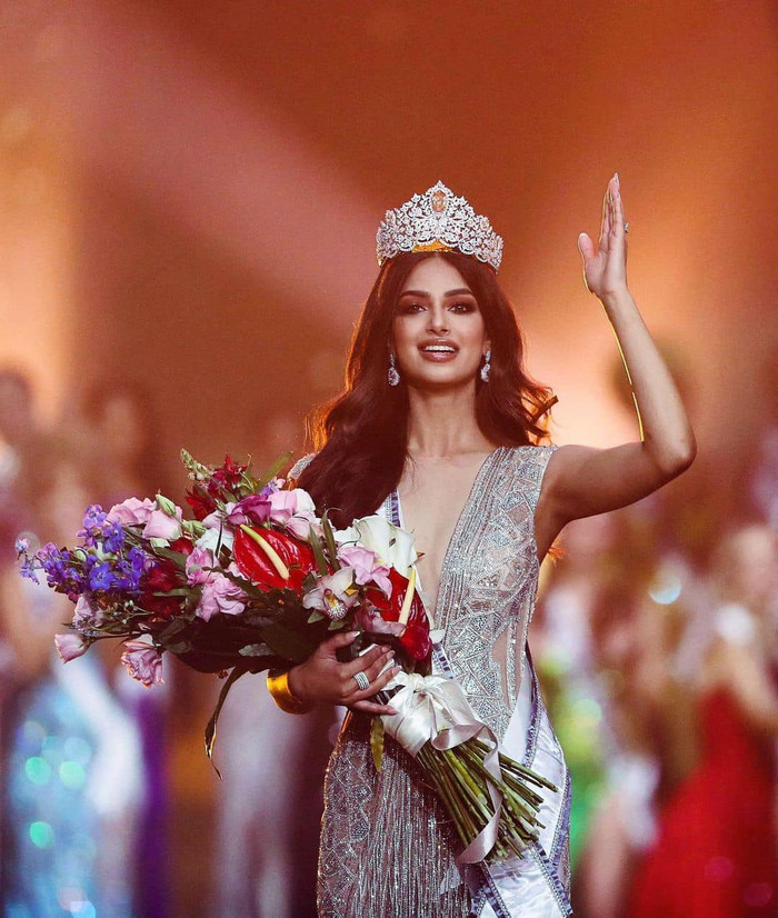 Đại diện Ấn Độ - Harnaaz Kaur Sandhu là chủ nhân của chiếc vương miện Hoa hậu Hoàn vũ - Miss Universe 2021.