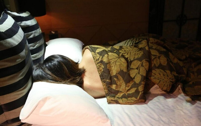 Diện trang phục 'mát mẻ' khi đi ngủ, bà mẹ liền tái mặt vì lời đề nghị này của cậu con trai 8 tuổi Ảnh 2