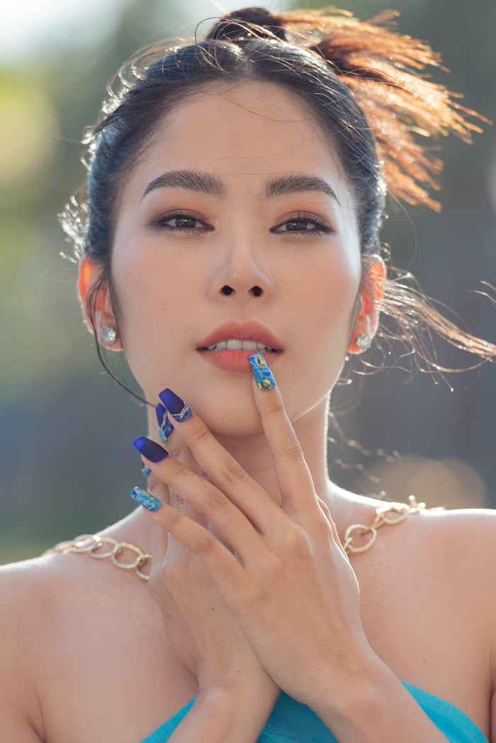 Nam Em vốn sở hữu gương mặt thanh tú và ngoại hình mong manh.