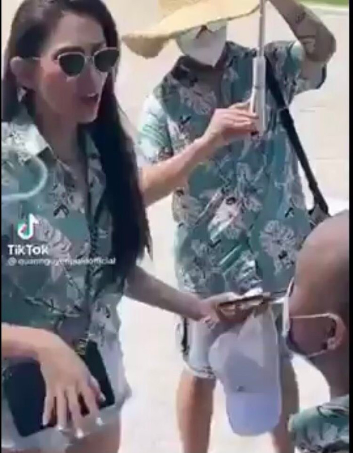  Khiến khán giả không khỏi hoang mang. 