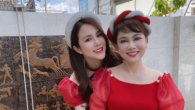 Mối quan hệ giữa Diệp Lâm Anh và mẹ chồng vô cùng thân thiết và gắn bó mặc dù cô đã ly thân với thiếu gia Nghiêm Đức.