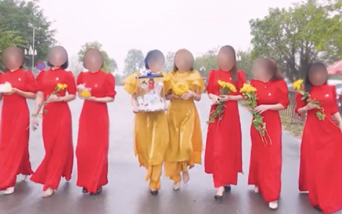 Mang đồ nhạy cảm đi lễ chùa, hội chị em bán hàng online còn lên mạng khoe khoang gây phẫn nộ Ảnh 2