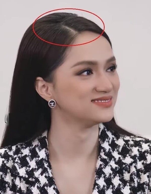 Hương Giang cũng bị 'soi' tóc bạc sớm khi xuất hiện tại một chương trình.