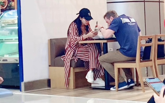 Hậu tin đồn tan vỡ, Minh Tú bị 'tóm gọn' khoảnh khắc tình tứ bên bạn trai Tây Ảnh 2