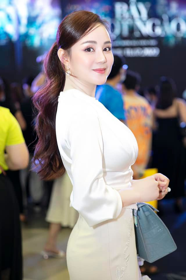 Trong ảnh chính chủ tự đăng, có thể thấy gương mặt của Vy Oanh có đường nét Vline rõ ràng.