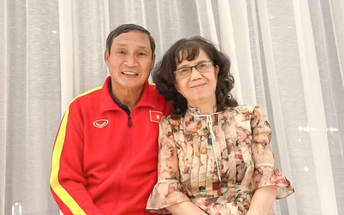 HLV Mai Đức Chung: 'Nhiều đêm mất ngủ, tôi chỉ muốn ôm vợ một cái' Ảnh 2