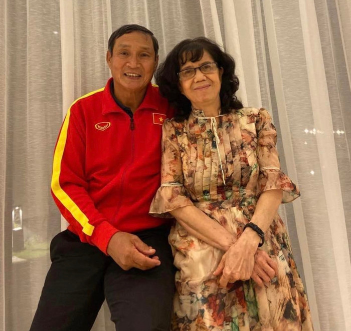 HLV Mai Đức Chung cho biết muốn về nhà ôm bà xã sau gần 2 tháng xa gia đình.