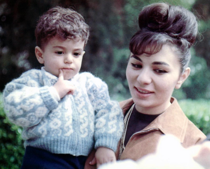 Điểm danh kiểu tóc đặc trưng qua từng thập kỷ của phụ nữ hoàng gia Ảnh 6