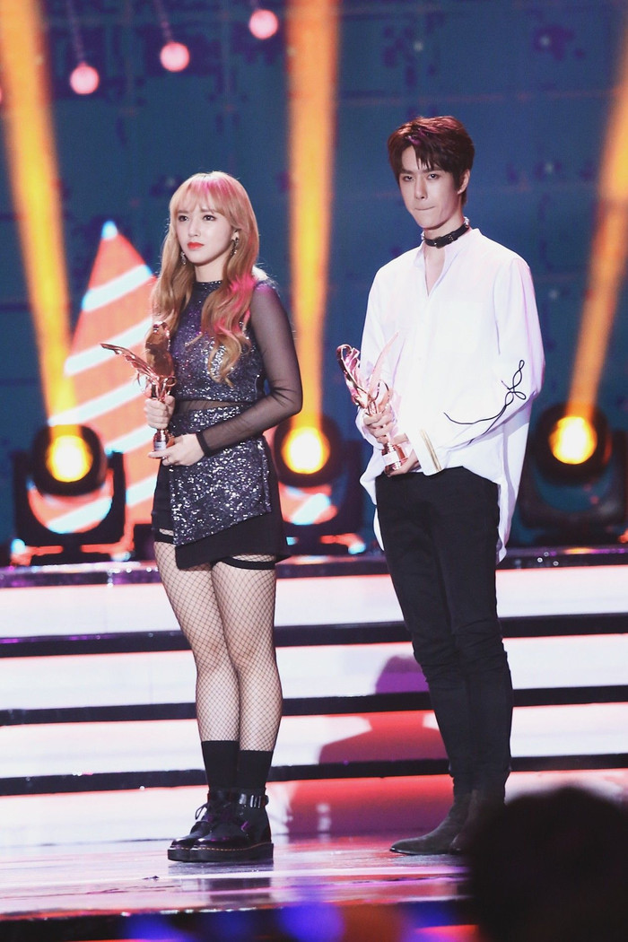 Vương Nhất Bác từng công khai để màu tóc cặp với nữ idol xinh đẹp này? Ảnh 5