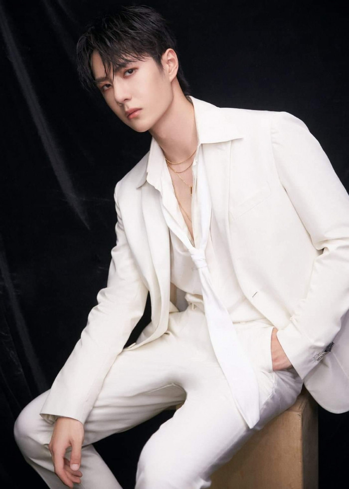 Vương Nhất Bác từng công khai để màu tóc cặp với nữ idol xinh đẹp này? Ảnh 3