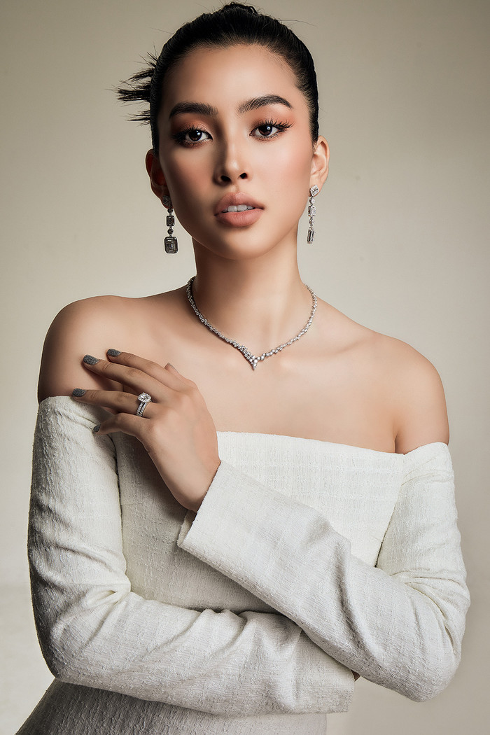 Với gương mặt đẹp, lợi thế hình thể, Tiểu Vy đang là gương mặt yêu thích trên các sàn diễn thời trang.