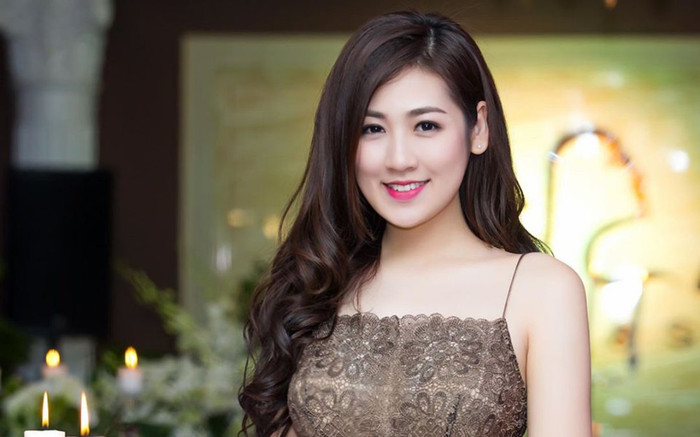 Á hậu Tú Anh nhiễm Covid-19 đúng ngày Vía thần tài Ảnh 2